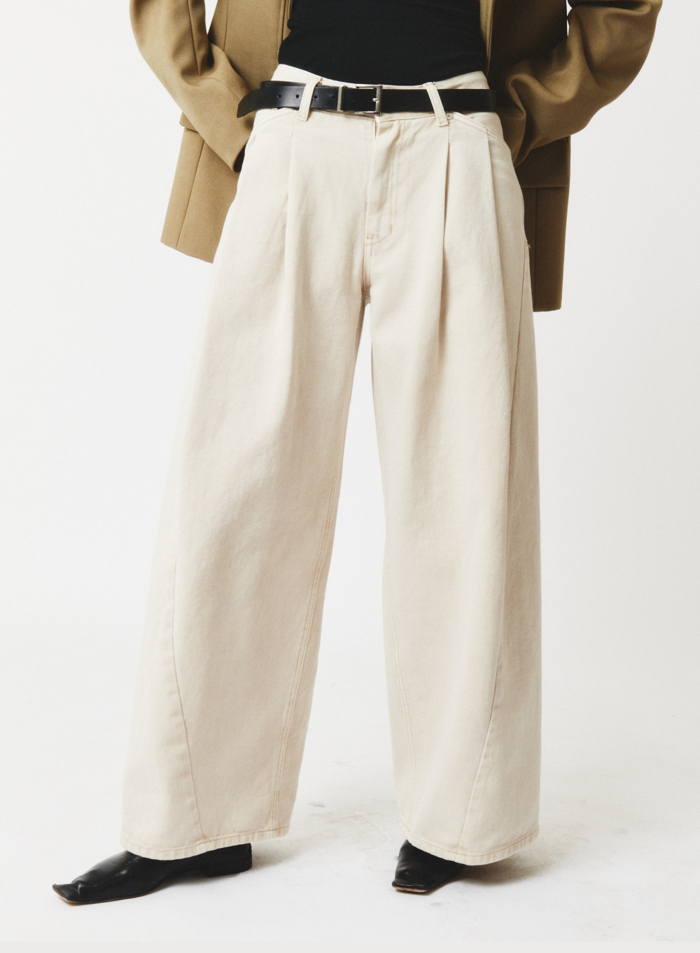 [4월 5일 예약배송]Fano Lowrise Two Tuck Denim Pants - Sunfade Ivory