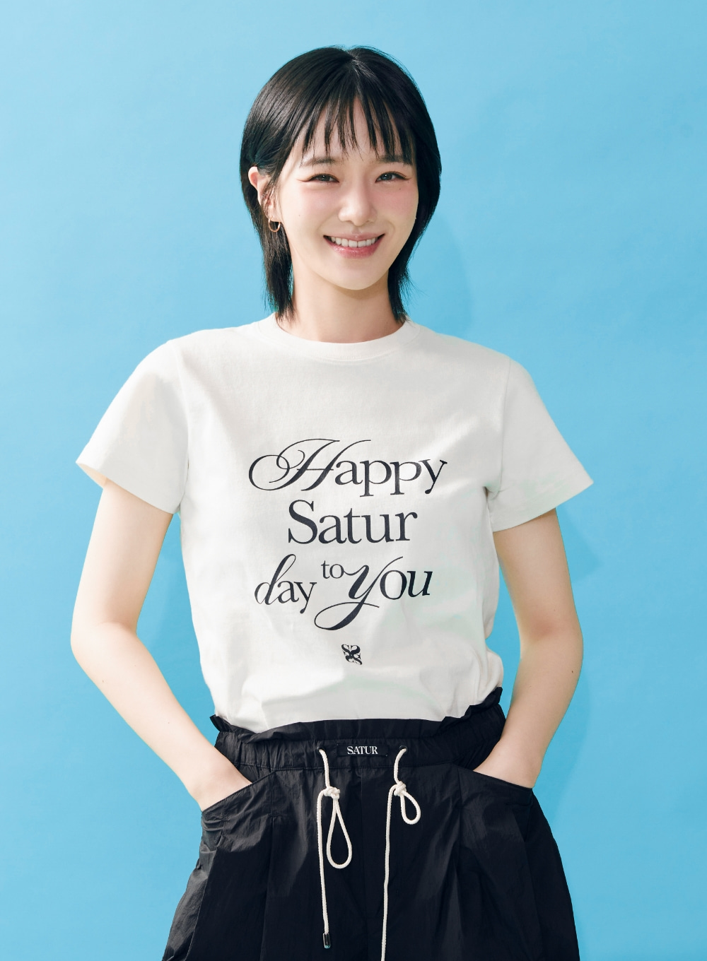 (W) Happy Saturday Typo Graphic T-Shirt - Retro Ivory