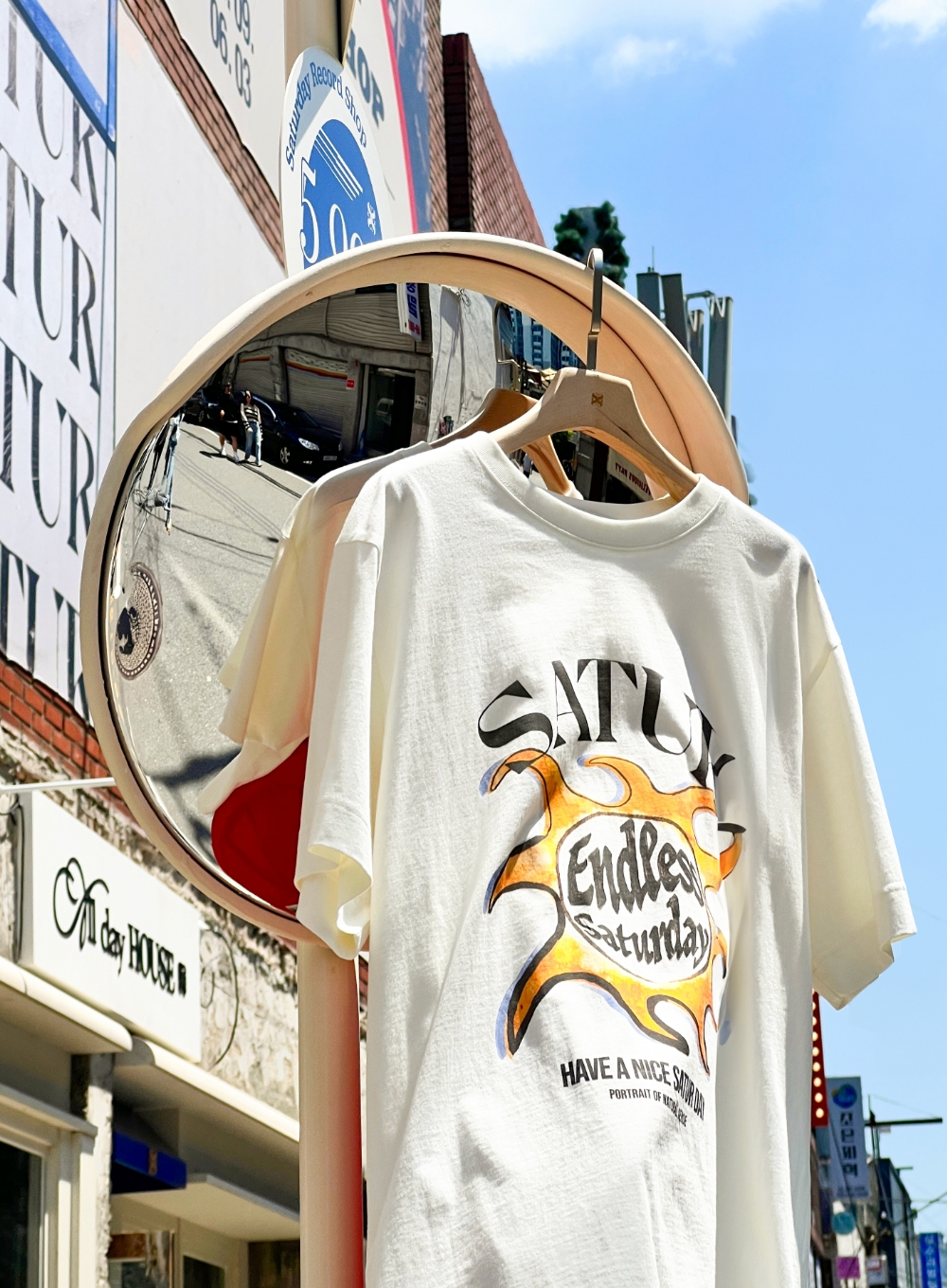 [5,000원 쿠폰] Sun Retro Graphic T-Shirts - Retro Ivory